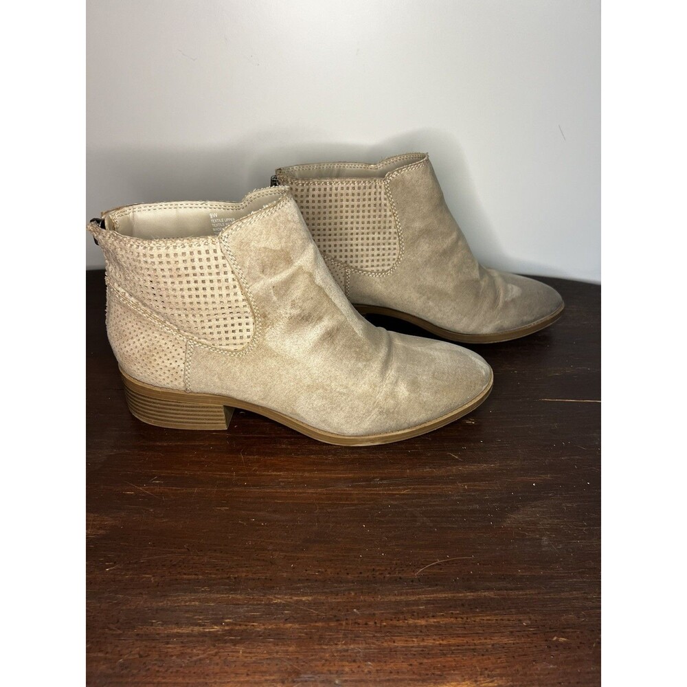 New Women’s DV Dolce Vita Finley Stone Taupe Beige Faux Suede Ankle Boot Booties